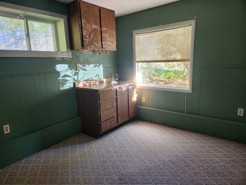 More Photos Of 4939 State Highway 23, Norwich Medical For Sale