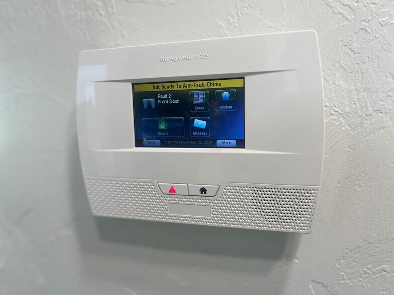 More Photos Of 911 E MacArthur St, Shawnee Showroom For Lease