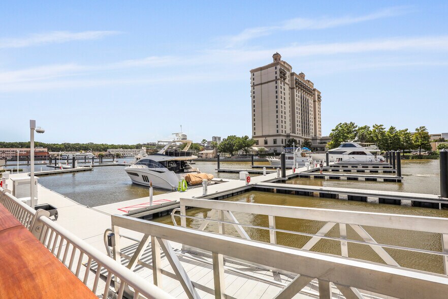 More Photos Of 5 Resort Dr, Savannah Apartments For Lease