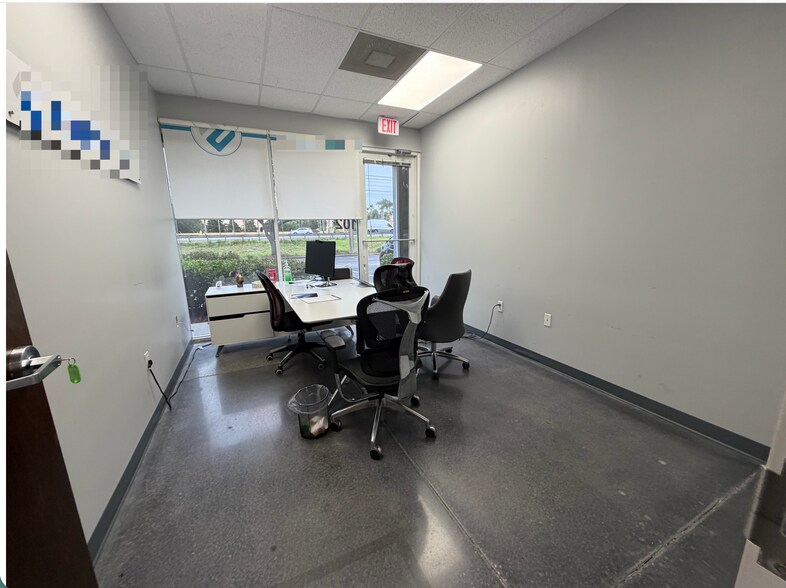 More Photos Of 8010 Sunport Dr, Orlando Light Distribution For Sale