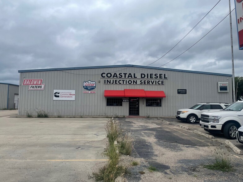 Primary Photo Of 5809 Leopard St, Corpus Christi Service For Lease