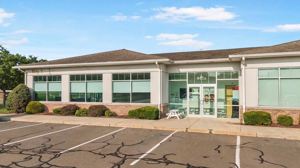 More Photos Of 445-445A Willard Ave, Newington Medical For Lease