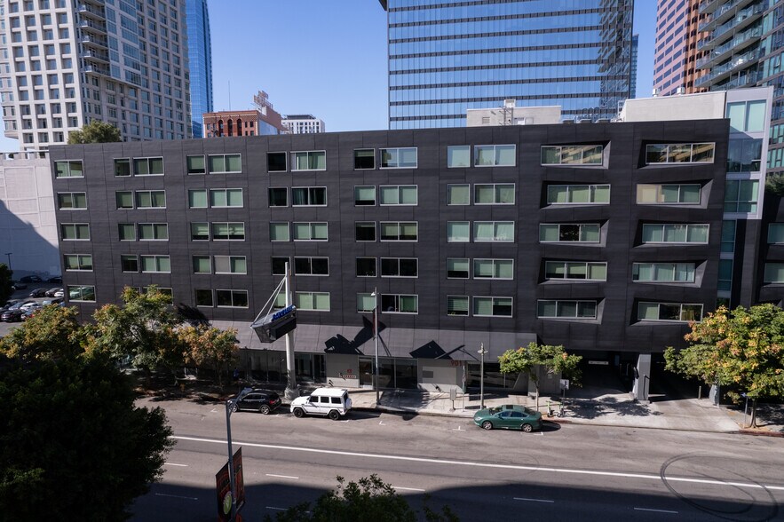 More Photos Of 901 S Flower St, Los Angeles Apartments For Lease