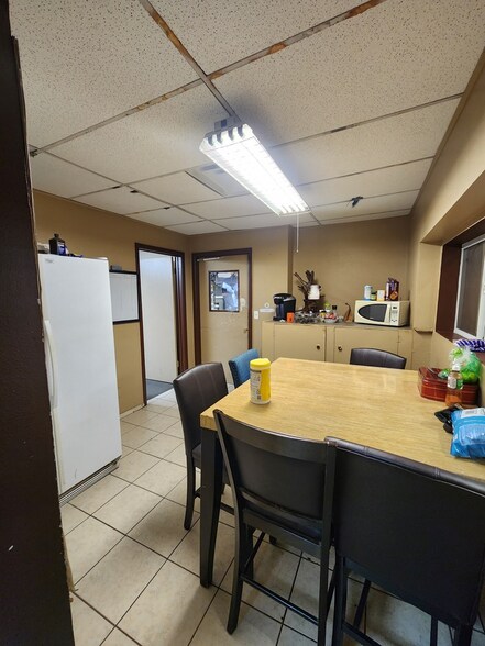 More Photos Of 3415 W Wall St, Midland Flex For Lease