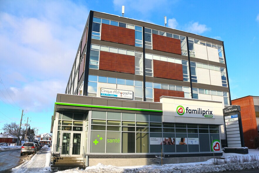 More Photos Of 4 Rue Taschereau, Gatineau Medical For Lease
