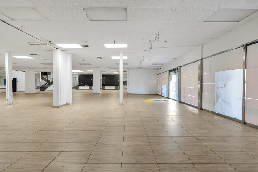 More Photos Of 6315-6323 Pacific Blvd, Huntington Park Storefront For Lease