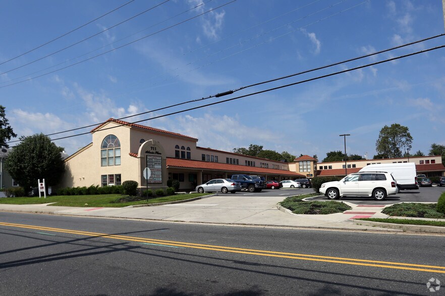 Primary Photo Of 711 N Main St, Pleasantville General Retail For Lease