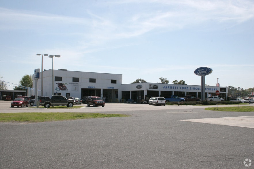 More Photos Of 38300 Dick Jarrett Way, Dade City Auto Dealership For Lease