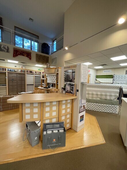 More Photos Of 59 Sunrise hwy, East Islip Freestanding For Lease