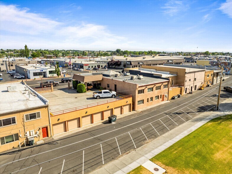 More Photos Of 100 E Broadway Ave, Moses Lake Office For Sale