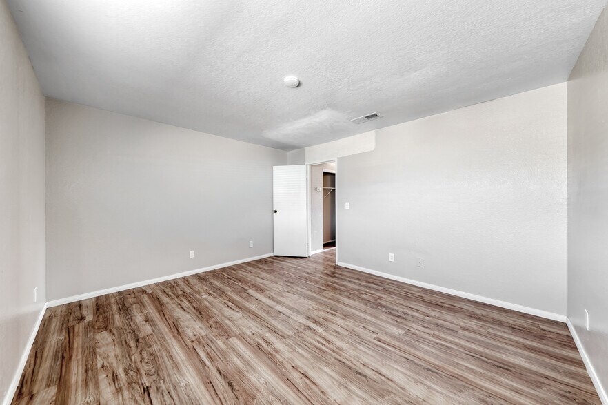 More Photos Of 4762 Cessna Ave, Las Vegas Apartments For Sale