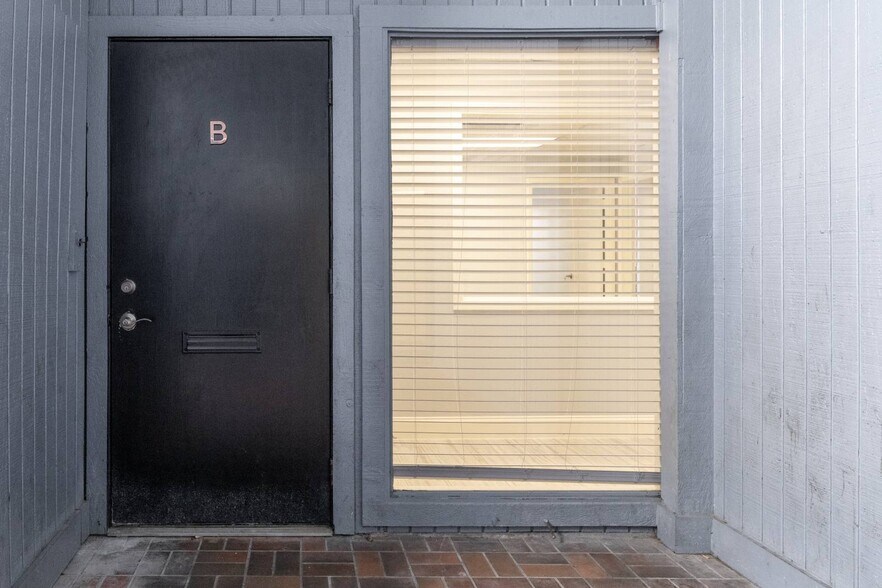 More Photos Of 2401 Garden Park Ct, Arlington Office Residential For Lease