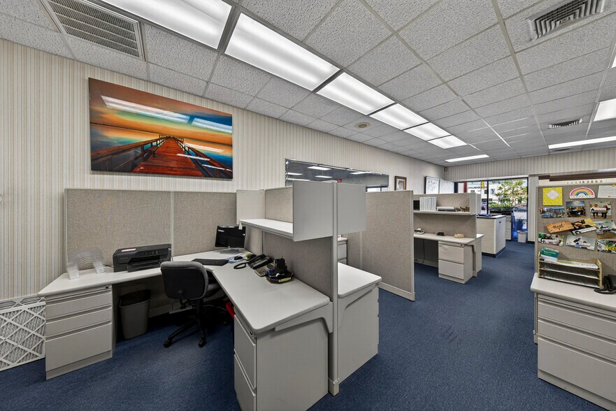 More Photos Of 3050 E Commercial Blvd, Fort Lauderdale Office For Sale