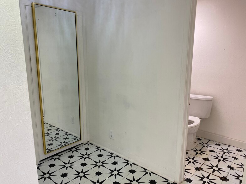 More Photos Of 2301 Midwestern Pky, Wichita Falls Unknown For Lease