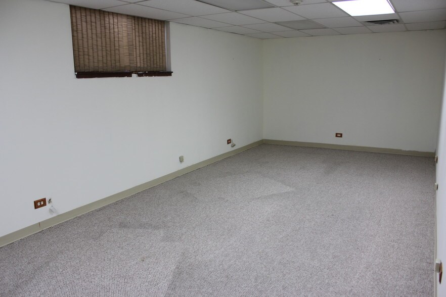 More Photos Of 183 S Bloomingdale Rd, Bloomingdale Medical For Lease