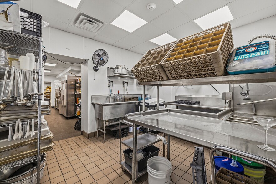 More Photos Of 402 Center St, Lewiston Restaurant For Lease