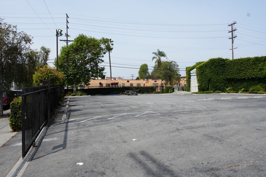 More Photos Of 4112 S Main St, Los Angeles Office For Sale