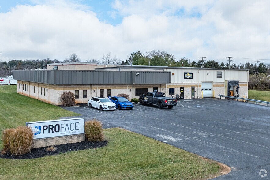 Primary Photo Of 820 Vogelsong Rd, York Flex For Sale