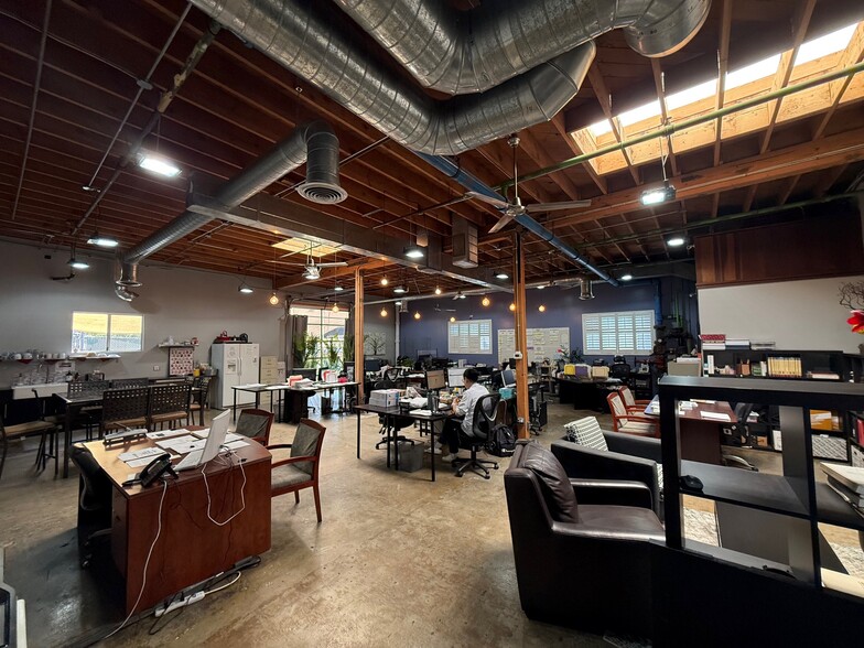 More Photos Of 3700-3704 Eagle Rock Blvd, Los Angeles Showroom For Lease