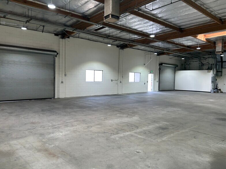 More Photos Of 12349 Gladstone Ave, Sylmar Warehouse For Lease