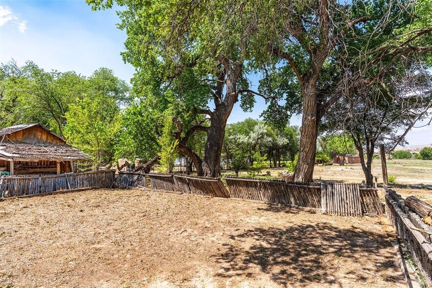 More Photos Of 18 Destierro Trail, Santa Fe Lodge Meeting Hall For Sale