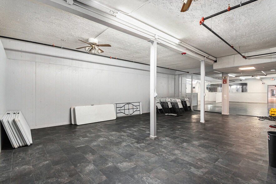 More Photos Of 6500 Railroad Ave, Omaha Restaurant For Sale