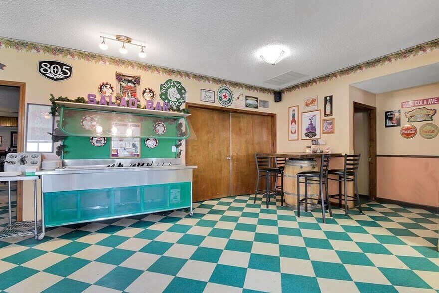 More Photos Of 1939 Acacia Ave, Sutter Restaurant For Sale