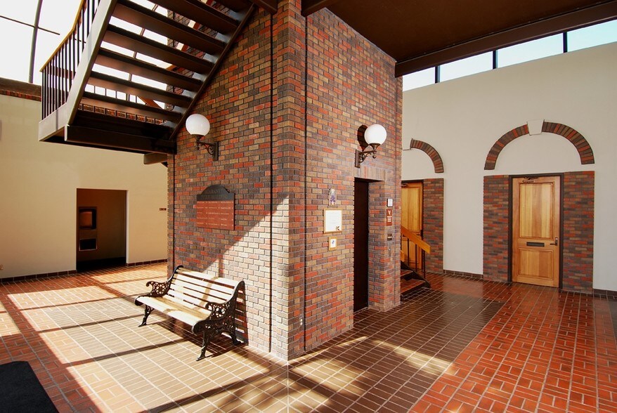 More Photos Of 921 N Chaparral St, Corpus Christi Office For Lease