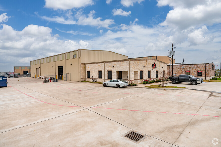 Primary Photo Of 4484 Genoa Red Bluff Rd, Houston Warehouse For Lease