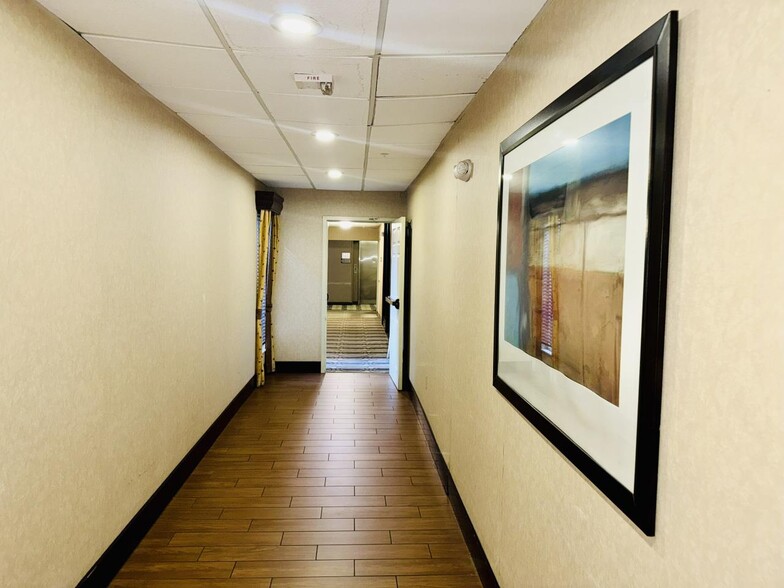 More Photos Of 9169 Markville Dr, Dallas Hotel For Sale