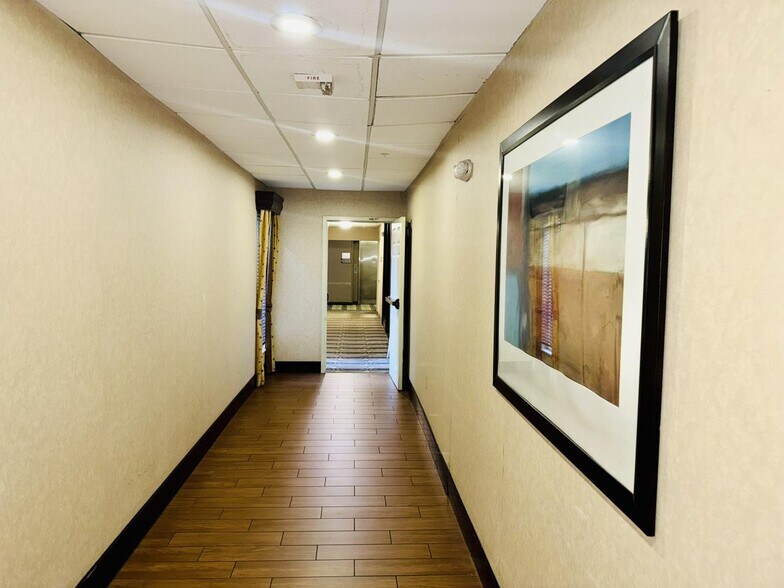 More Photos Of 9169 Markville Dr, Dallas Hotel For Sale