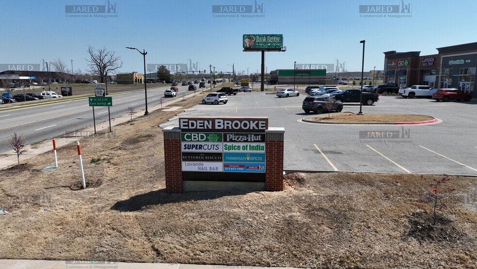 More Photos Of 1001 SW Regional Airport Blvd, Bentonville Freestanding For Lease