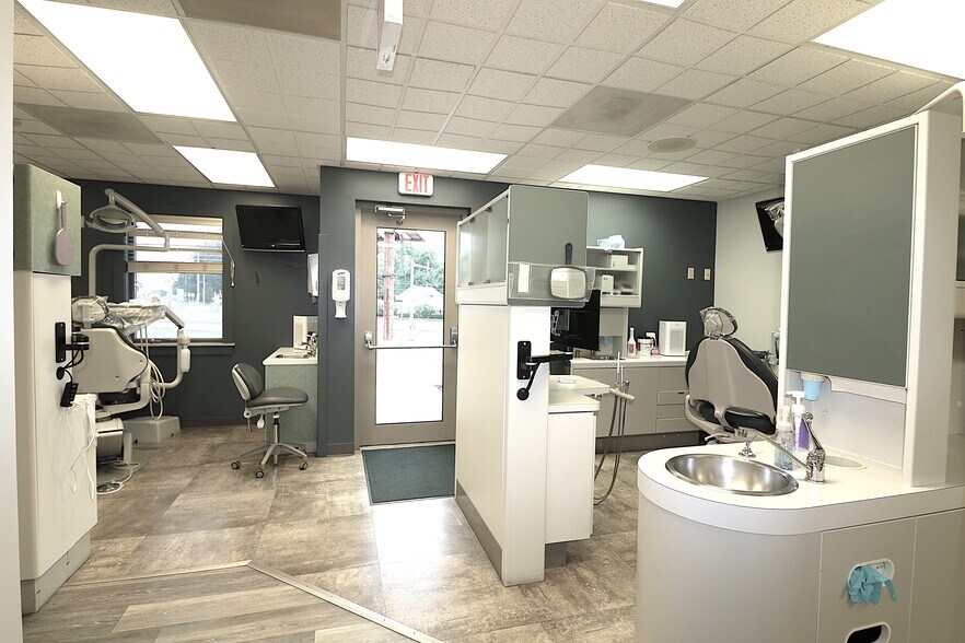 More Photos Of 136 N Ridge St, Monroeville Medical For Sale