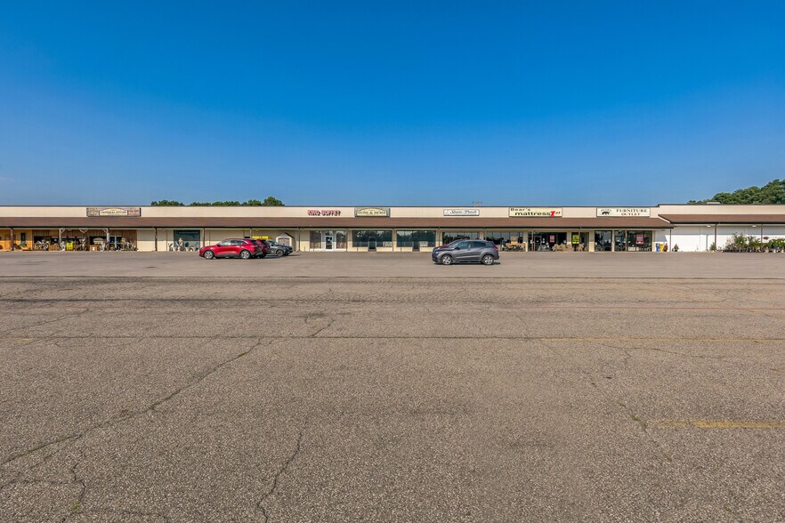 More Photos Of 100 Hadley Rd, Greenville Storefront For Sale