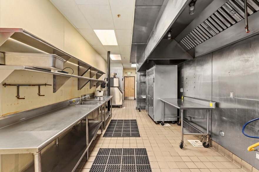 More Photos Of 29105-29125 Canwood St, Agoura Hills Restaurant For Lease