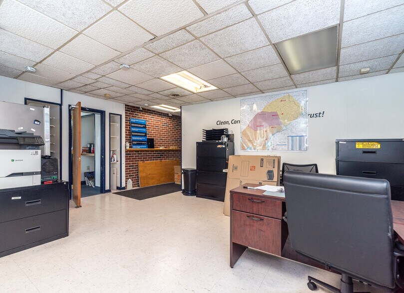 More Photos Of 1454 Bethlehem Pike, North Wales Storefront Retail Office For Lease