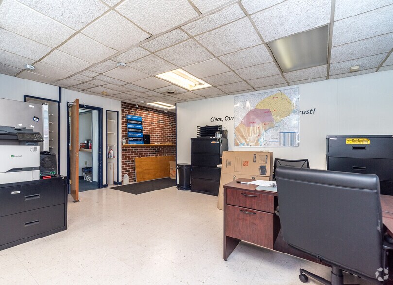 More Photos Of 1454 Bethlehem Pike, North Wales Storefront Retail Office For Lease