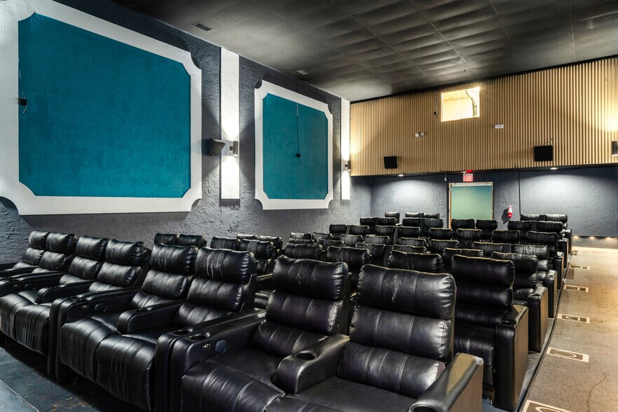 More Photos Of 3750 US Highway 27 N, Sebring General Retail For Lease