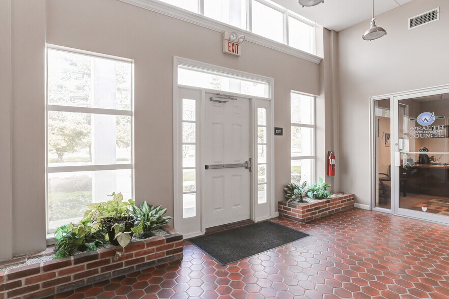 More Photos Of 704 Lisburn Rd, Camp Hill Office For Lease