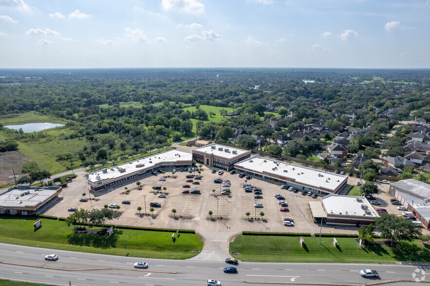 More Photos Of 9330 W Broadway St, Pearland Unknown For Lease