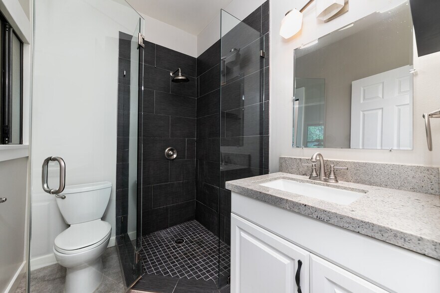More Photos Of 4679 Hollywood Blvd, Los Angeles Storefront Retail Residential For Sale