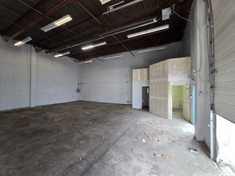 More Photos Of 20111-20121 Industrial Ave, Langley Warehouse For Lease