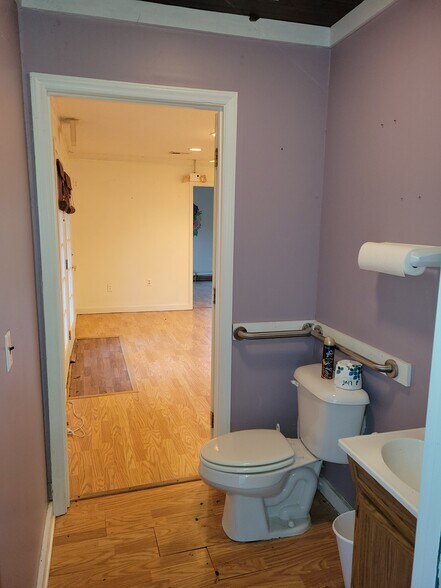 More Photos Of 1110 Hawkins Ave, Sanford Light Manufacturing For Sale