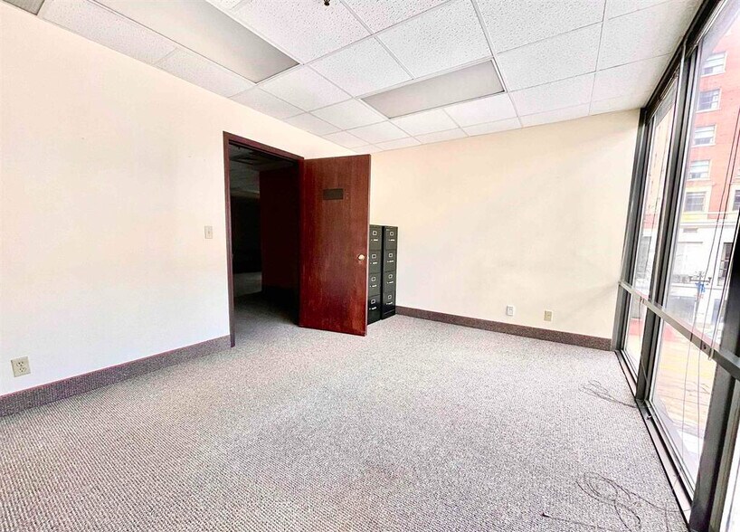 More Photos Of 456 Fulton St, Peoria Office For Sale