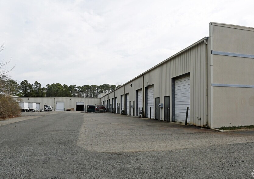 More Photos Of 4104 Holland Blvd, Chesapeake Light Distribution For Sale