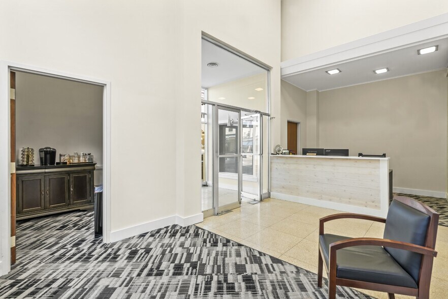 More Photos Of 1441 N Market St, Dayton Office For Sale