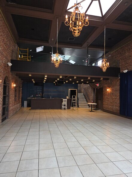 More Photos Of 286 Main St, Port Washington Restaurant For Lease