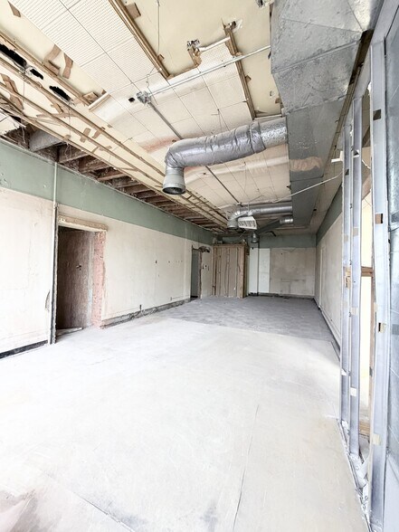 More Photos Of 5501 E Washington St, Indianapolis Storefront Retail Office For Sale