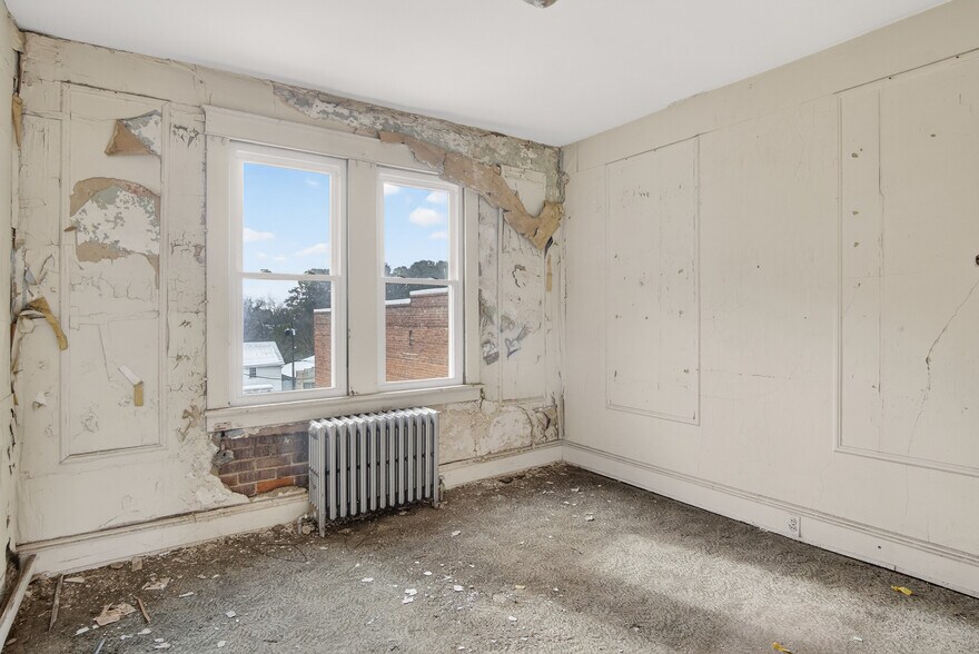 More Photos Of 104-110 S Hill Ave, South Hill Office Residential For Sale