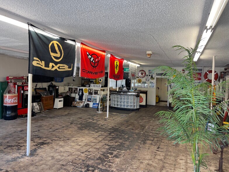 More Photos Of 82 N Yonge St, Ormond Beach General Retail For Sale